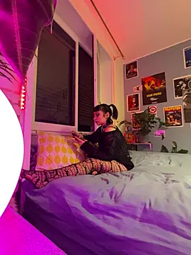 littlewitchxoxo online show from December 16, 8:37 pm