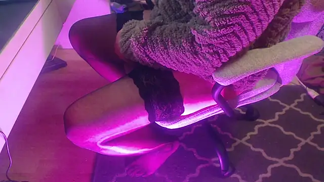 dirtynylonboy33 online show from January 11, 8:38 pm