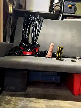 kinkycdslutsv online show from November 30, 6:14 am