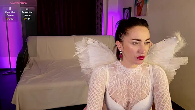 AnneHaddaway online show from December 18, 8:23 pm