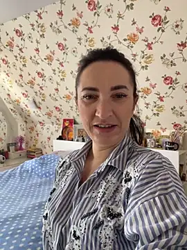 AnneHaddaway online show from April 15, 9:15 am