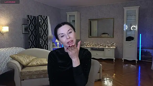 LinaJoy online show from April 2, 8:26 pm