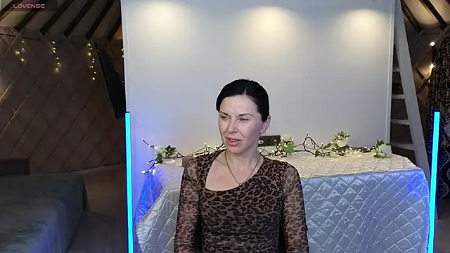 LinaJoy online show from May 29, 9:32 pm