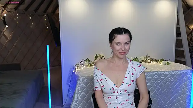 LinaJoy online show from May 31, 10:10 pm