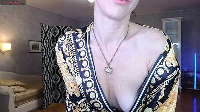 LinaJoy online show from April 14, 9:20 pm