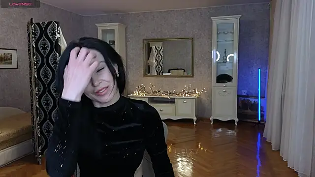 LinaJoy online show from April 7, 7:15 pm