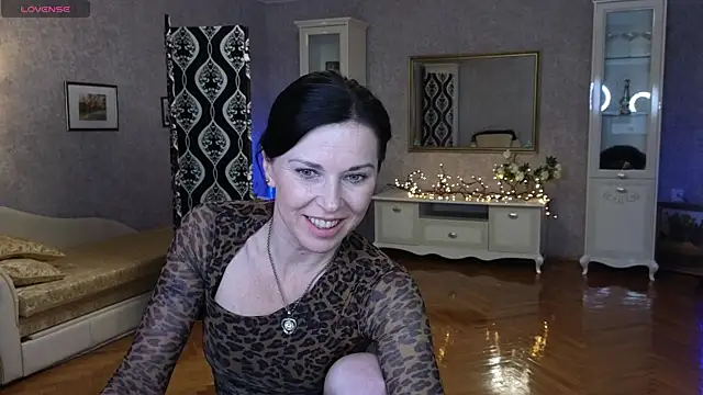 LinaJoy online show from April 16, 9:50 pm