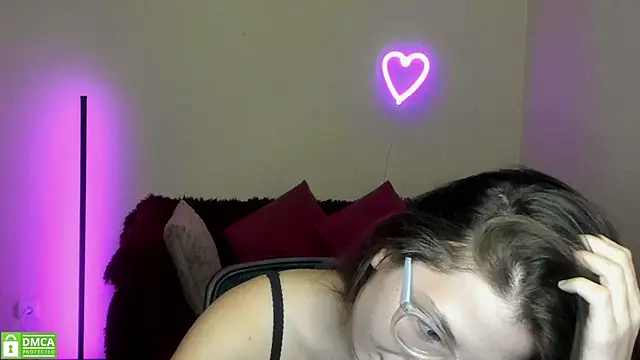 Snapshot of Alicia_redfollow chatting on September 10, 11:20 am Alicia redfollow online show from September 10, 11:20 am