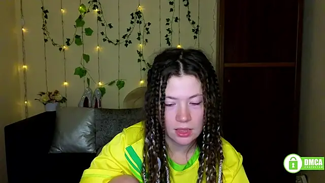 Snapshot of Alicia_redfollow chatting on March 2, 5:08 am Alicia redfollow online show from March 2, 5:08 am