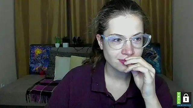 Snapshot of Alicia_redfollow chatting on October 12, 5:25 pm Alicia redfollow online show from October 12, 5:25 pm