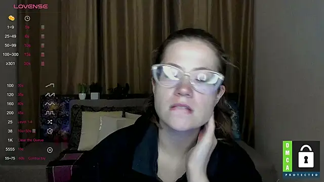 Snapshot of Alicia_redfollow chatting on October 2, 11:24 am Alicia redfollow online show from October 2, 11:24 am