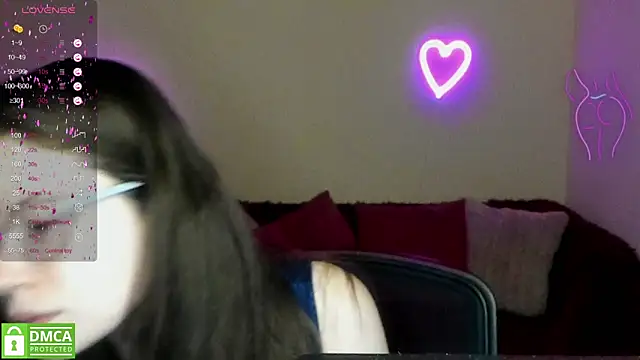 Snapshot of Alicia_redfollow chatting on March 8, 9:39 am Alicia redfollow online show from March 8, 9:39 am