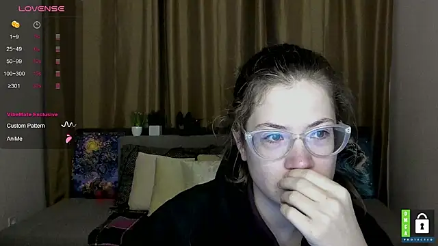 Snapshot of Alicia_redfollow chatting on October 10, 5:19 am Alicia redfollow online show from October 10, 5:19 am