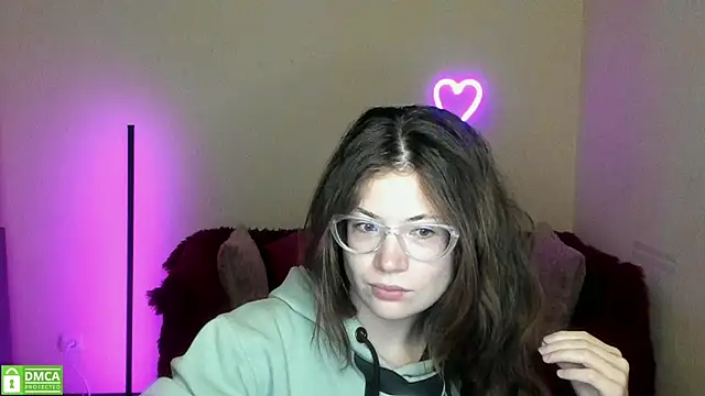 Snapshot of Alicia_redfollow chatting on September 9, 11:19 am Alicia redfollow online show from September 9, 11:19 am