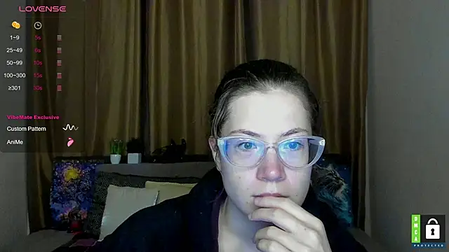 Snapshot of Alicia_redfollow chatting on October 17, 11:23 am Alicia redfollow online show from October 17, 11:23 am