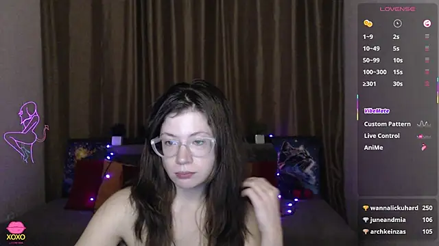 Snapshot of Alicia_redfollow chatting on March 15, 12:34 pm Alicia redfollow online show from March 15, 12:34 pm