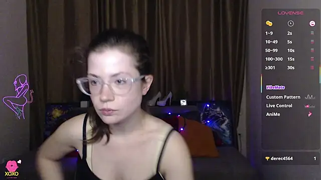 Snapshot of Alicia_redfollow chatting on March 9, 6:32 pm Alicia redfollow online show from March 9, 6:32 pm