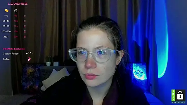 Snapshot of Alicia_redfollow chatting on October 21, 5:23 pm Alicia redfollow online show from October 21, 5:23 pm