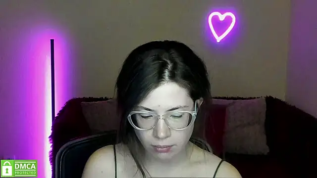 Snapshot of Alicia_redfollow chatting on March 7, 12:34 pm Alicia redfollow online show from March 7, 12:34 pm