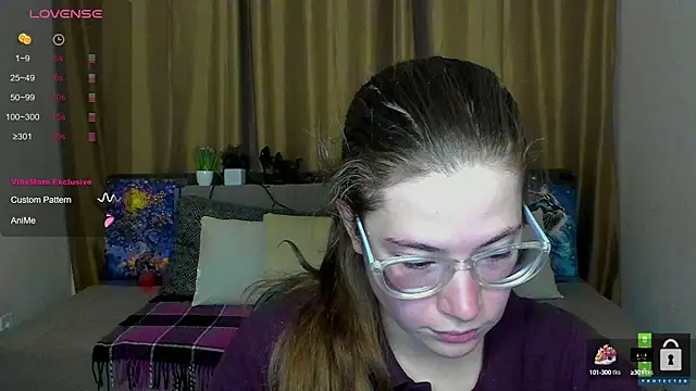 Snapshot of Alicia_redfollow chatting on October 14, 5:24 pm Alicia redfollow online show from October 14, 5:24 pm