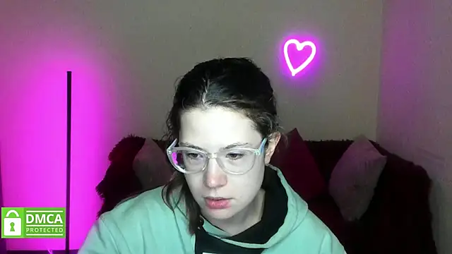 Snapshot of Alicia_redfollow chatting on October 28, 12:15 pm Alicia redfollow online show from October 28, 12:15 pm