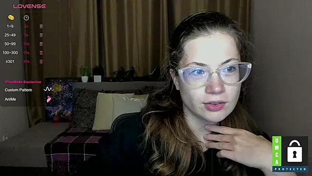 Snapshot of Alicia_redfollow chatting on September 18, 11:24 am Alicia redfollow online show from September 18, 11:24 am