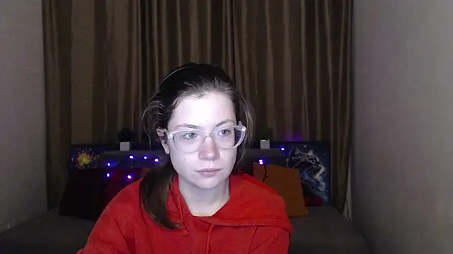 Snapshot of Alicia_redfollow chatting on March 12, 6:29 am Alicia redfollow online show from March 12, 6:29 am