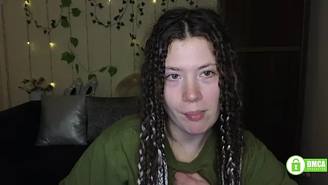 Snapshot of Alicia_redfollow chatting on March 1, 6:30 pm Alicia redfollow online show from March 1, 6:30 pm