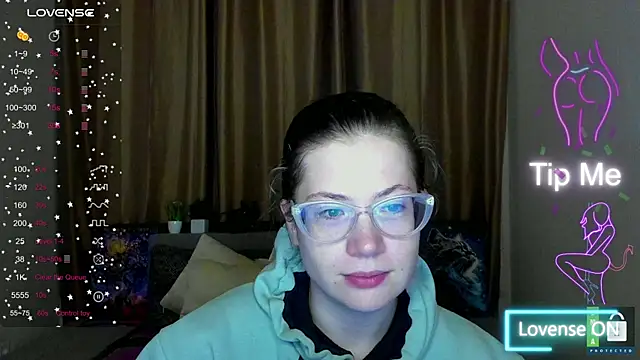 Snapshot of Alicia_redfollow chatting on October 30, 6:27 pm Alicia redfollow online show from October 30, 6:27 pm