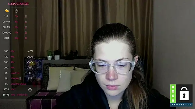 Snapshot of Alicia_redfollow chatting on October 1, 11:25 am Alicia redfollow online show from October 1, 11:25 am