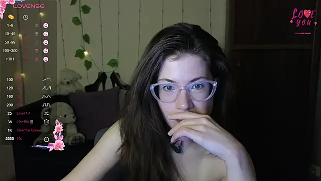 Snapshot of Alicia_redfollow chatting on March 16, 9:38 am Alicia redfollow online show from March 16, 9:38 am