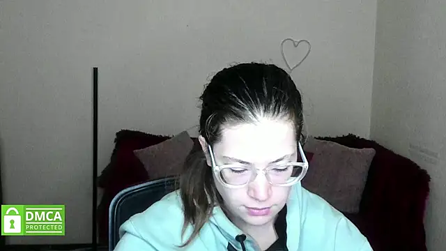 Snapshot of Alicia_redfollow chatting on November 1, 12:21 pm Alicia redfollow online show from November 1, 12:21 pm