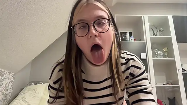 NikaCyberslut online show from December 25, 4:54 pm