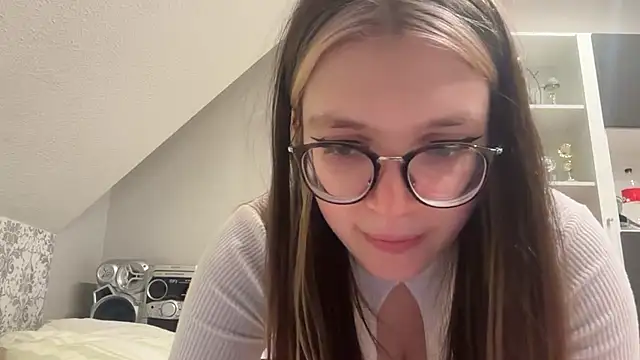 NikaCyberslut online show from December 28, 5:46 pm