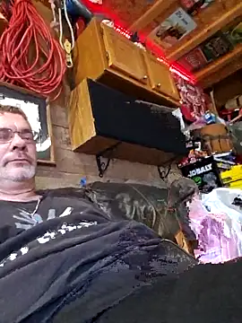 tileguyyy online show from September 12, 6:07 pm