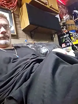 tileguyyy online show from September 23, 4:08 am