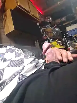 tileguyyy online show from September 16, 1:06 am