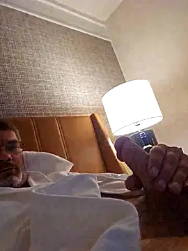 tileguyyy online show from October 2, 5:11 am