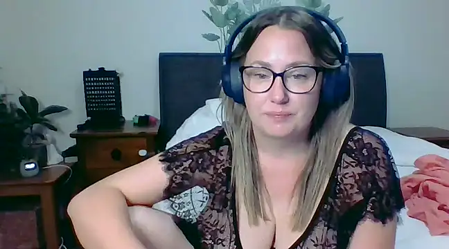 Snapshot of bustyblissxx chatting on January 3, 2:40 pm bustyblissxx online show from January 3, 2:40 pm