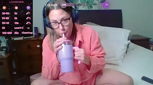 Snapshot of bustyblissxx chatting on January 1, 10:32 am bustyblissxx online show from January 1, 10:32 am