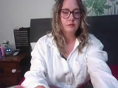 Snapshot of bustyblissxx chatting on January 9, 12:19 pm bustyblissxx online show from January 9, 12:19 pm