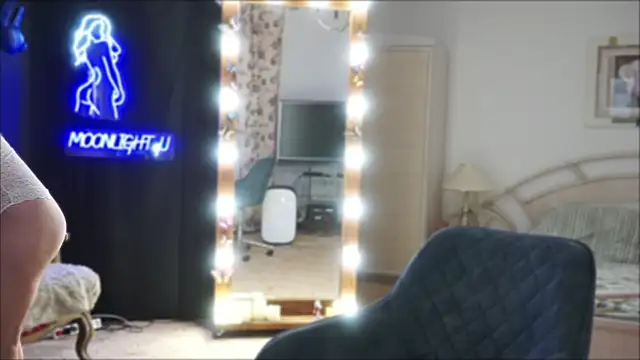 Snapshot of moonlight4u chatting on March 21, 4:39 am moonlight4u online show from March 21, 4:39 am