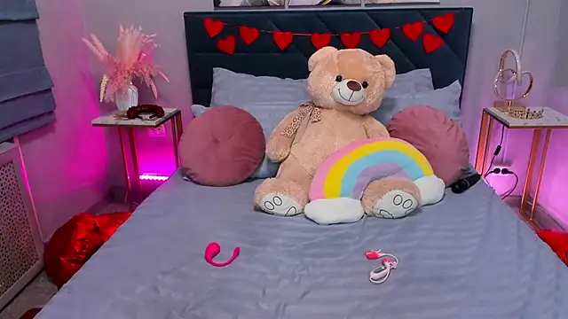 Curvy Dynamite  online show from February 25, 1:17 am