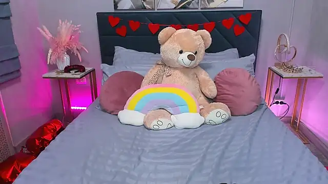 Curvy Dynamite  online show from February 27, 1:06 am