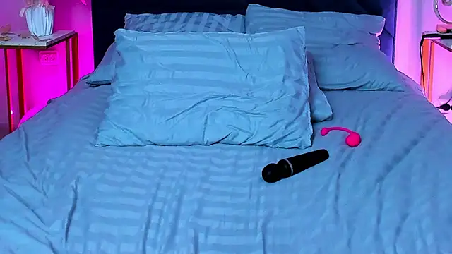 Curvy Dynamite  online show from March 10, 7:33 am