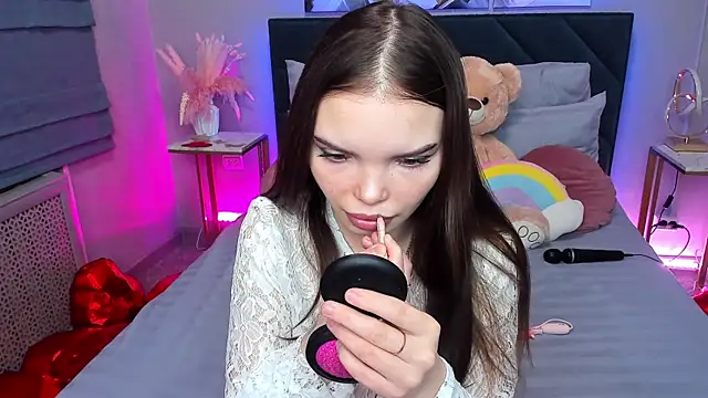 Curvy Dynamite  online show from March 17, 1:08 am