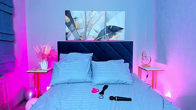 Curvy Dynamite  online show from March 21, 4:06 am