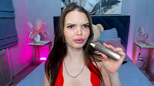 Curvy Dynamite  online show from January 14, 1:20 am