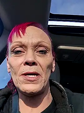 MommyMisfit online show from December 20, 3:15 pm