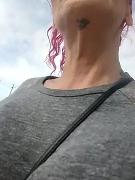 MommyMisfit online show from April 14, 1:16 pm